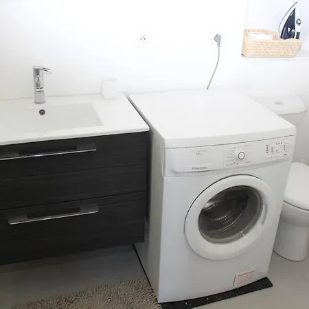 Superbe T1 Bis De 35 M2 - Stationnement Gratuit - Proche Gare Et Port - Droit Апартаменты Ла-Рошель