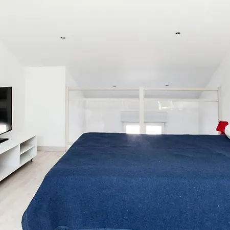 Superbe T1 Bis De 35 M2 - Stationnement Gratuit - Proche Gare Et Port - Droit