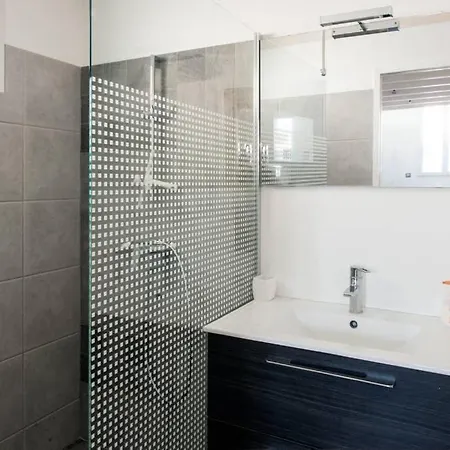 Superbe T1 Bis De 35 M2 - Stationnement Gratuit - Proche Gare Et Port - Droit