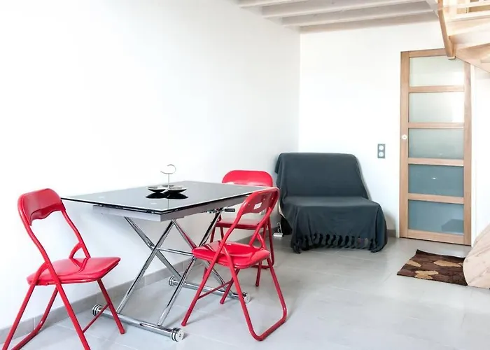 Superbe T1 Bis De 35 M2 - Stationnement Gratuit - Proche Gare Et Port - Droit * La Rochelle (Charente-Maritime)