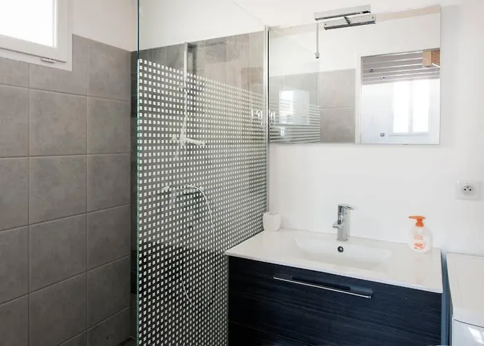 Superbe T1 Bis De 35 M2 - Stationnement Gratuit - Proche Gare Et Port - Droit